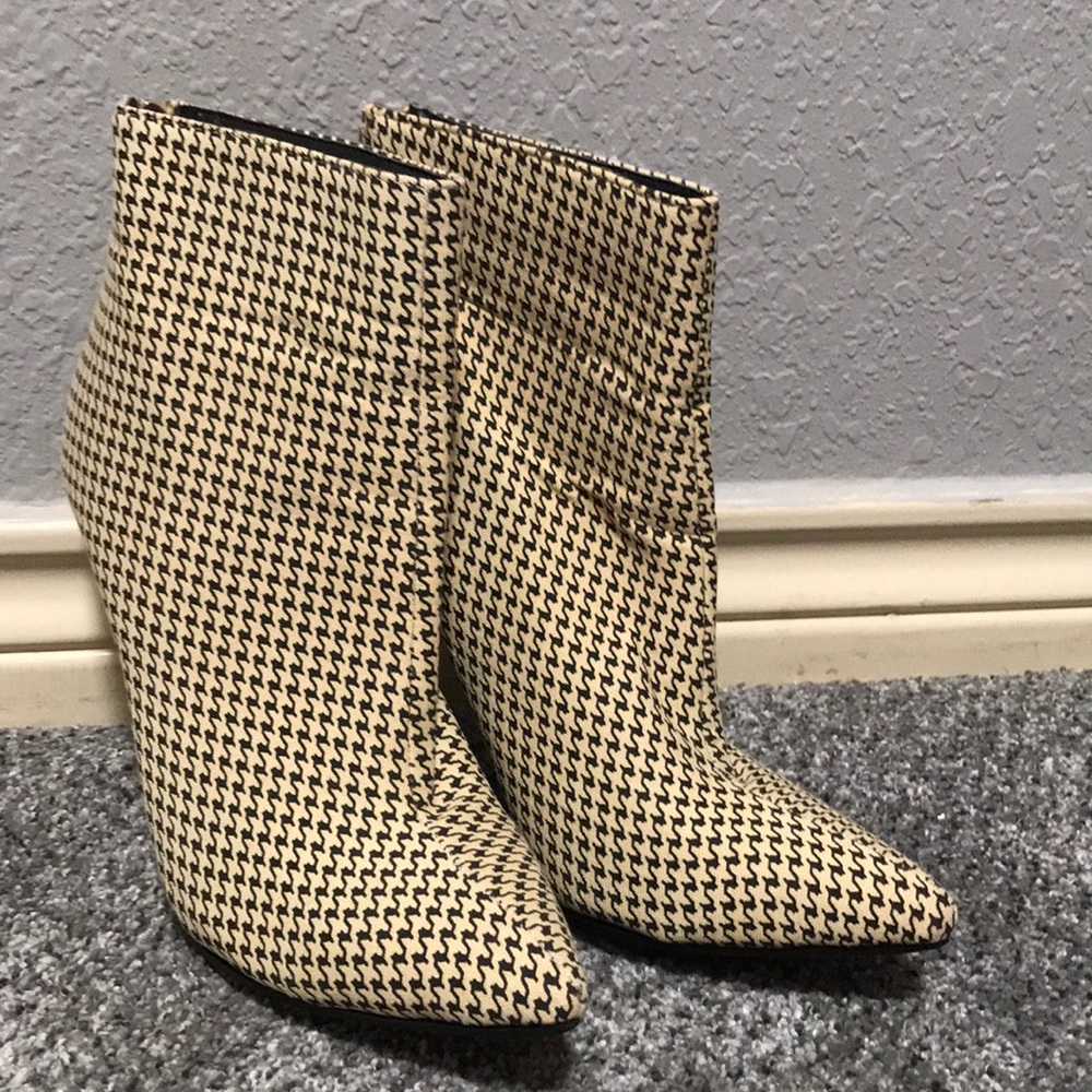 Boots - Picture 2 of 7
